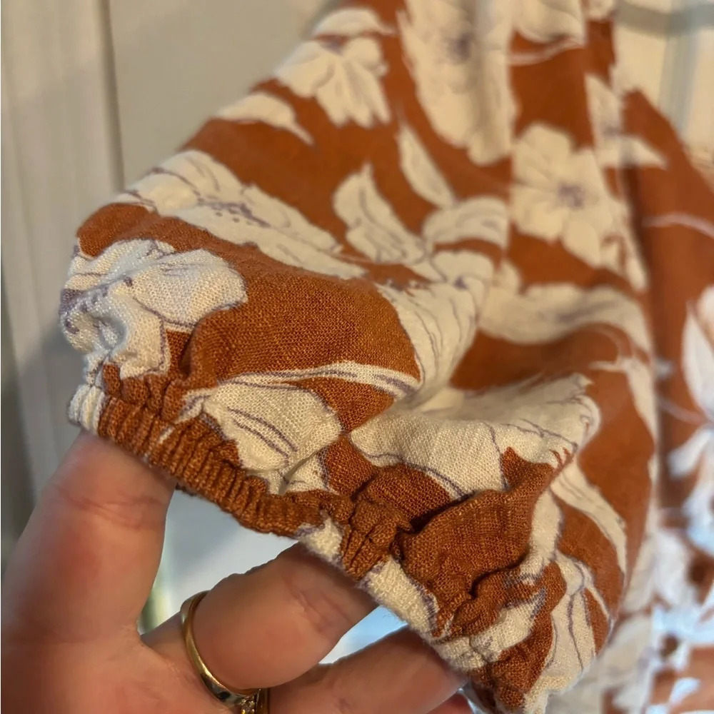 Lush floral linen blend top size L - Picture 4 of 10